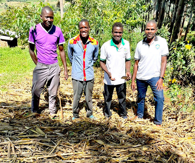 Picture of farmers in Kenya