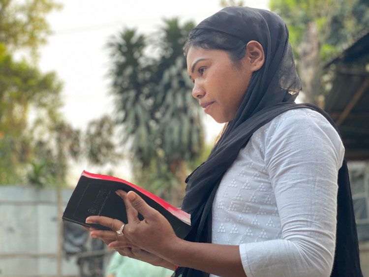 Image of woman reading the Bible