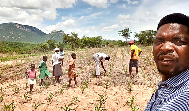 Image of family in Zimbabwe working on farm