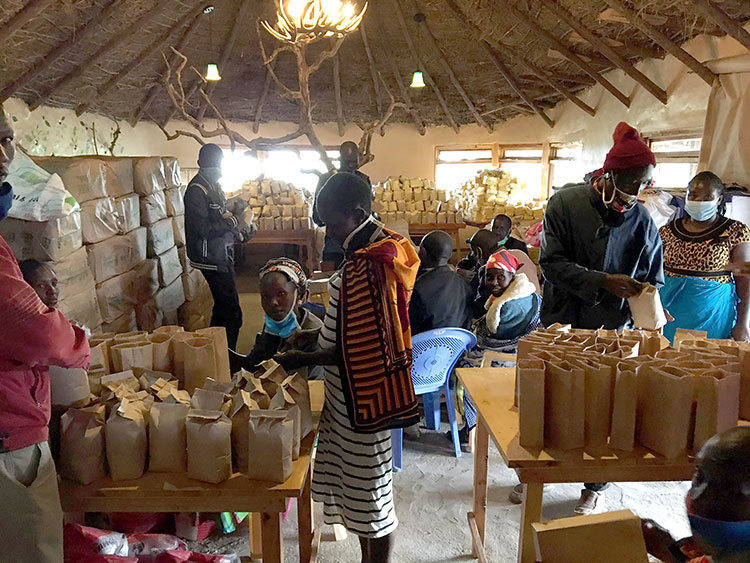 Picture of food distribution in Kenya