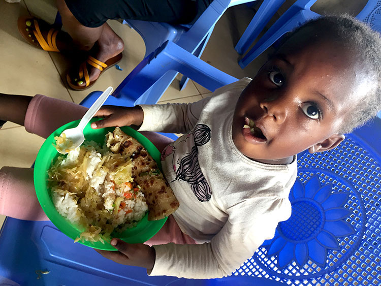 Picture of kids eating healthy meals in Kenya