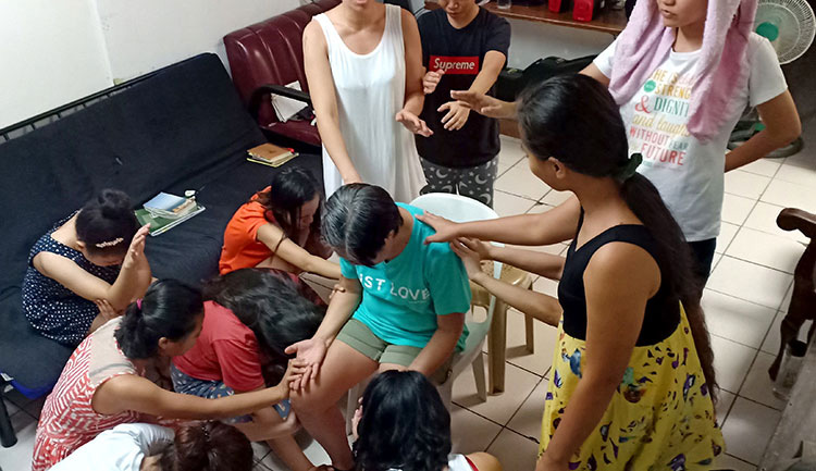 Picture of Formerly trafficked girls praying in the Philippines